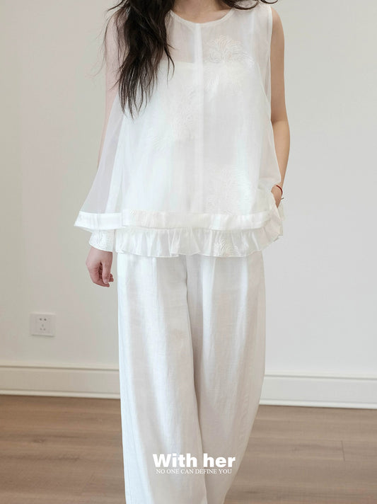 Broderie Muse Top