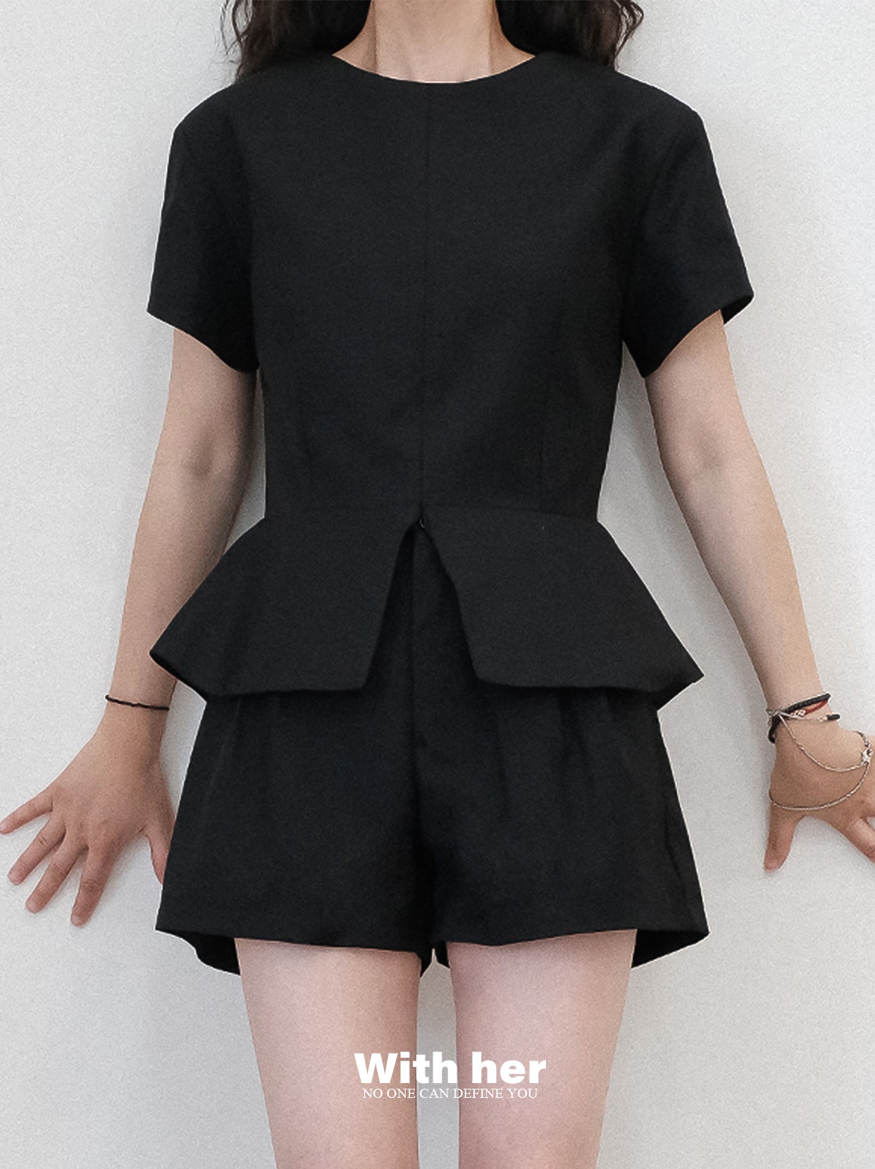 Mono Structured Top