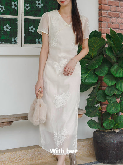 Eastern Embroidered Cheongsam