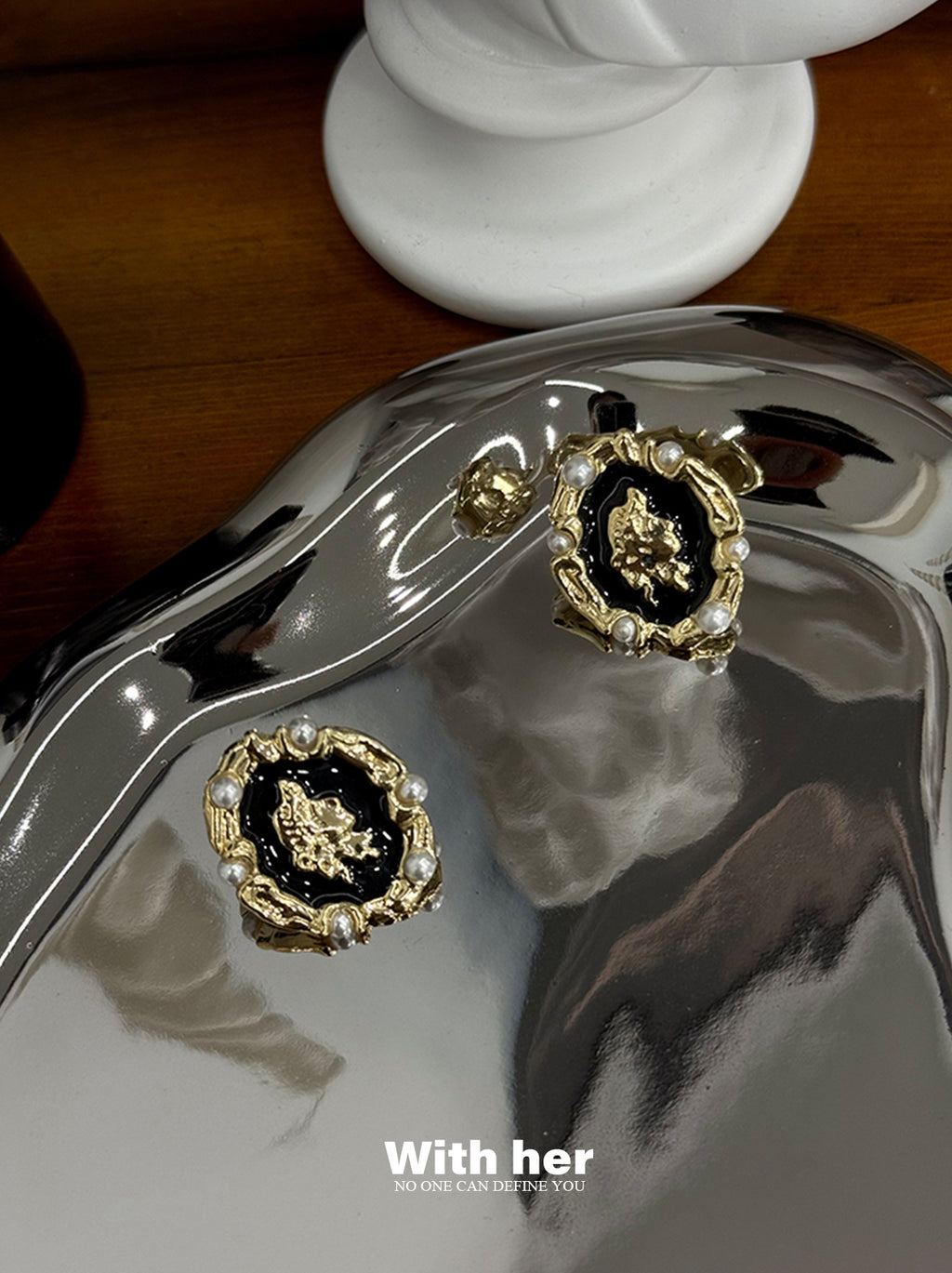 Noir Luxe Oval Earrings