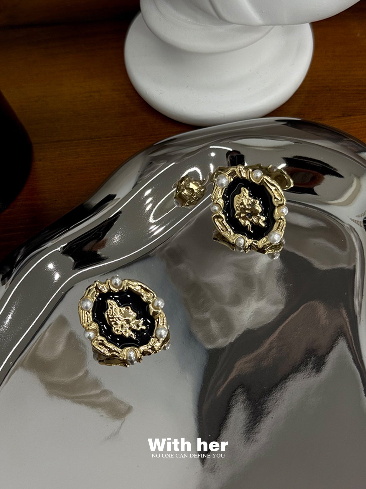 Noir Luxe Oval Earrings
