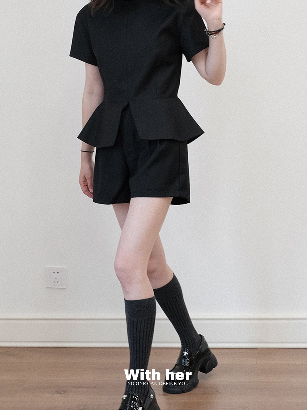 Mono Structured Top