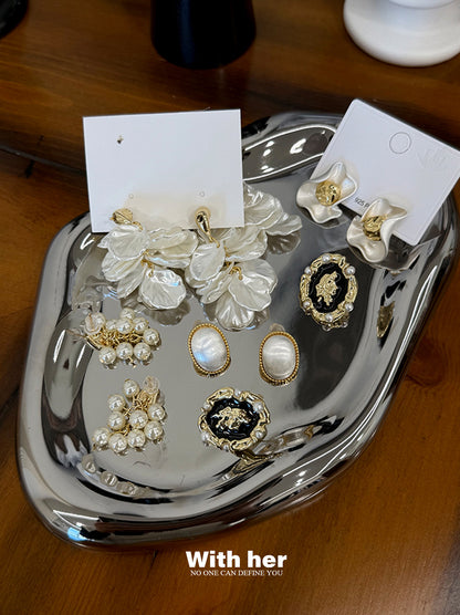Noir Luxe Oval Earrings