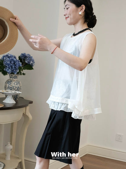 Broderie Muse Top