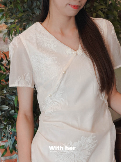 Eastern Embroidered Cheongsam